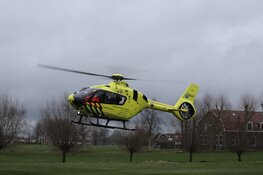 Vrouw gewond na val in trein bij Weesp