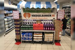Klanten Hoogvliet Seinstraat geven gul aan Voedselbank