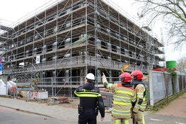 Piepschuimen platen waaien weg op