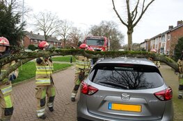 Tak op auto in Huizen