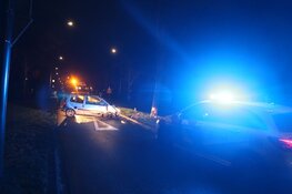 Politieachtervolging eindigt in ongeluk in Huizen