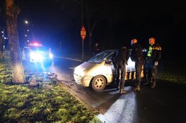 Politieachtervolging eindigt in ongeluk in Huizen