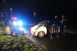 Politieachtervolging eindigt in ongeluk in Huizen