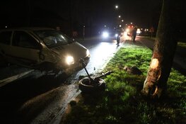 Politieachtervolging eindigt in ongeluk in Huizen