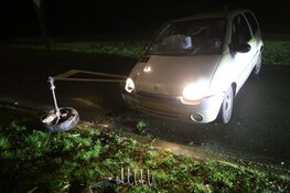 Politieachtervolging eindigt in ongeluk in Huizen