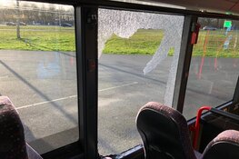 Botsing tussen vrachtwagen en lijnbus, geen gewonden
