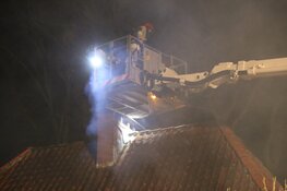 Schoorsteenbrand zorg voor verkeershinder in Huizen