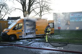 Werkbus uitgebrand door kortsluiting