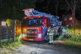 Brandweer komt met moeite bij schoorsteenbrand