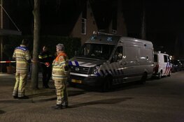 Politie onderzoekt 'verdachte spullen' bij woning Huizen