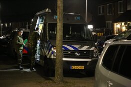 Politie onderzoekt 'verdachte spullen' bij woning Huizen
