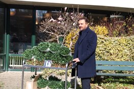 Mick Harren verrast verzorgingstehuis Bussum