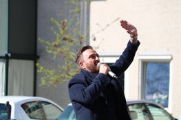 Mick Harren verrast verzorgingstehuis Bussum