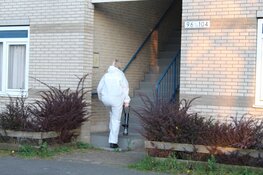 Politie breekt deur van woning open en loopt rondje met hond