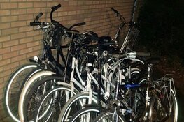 Chillende jongeren vluchten na het zien van agent: "Jassen graag ophalen op het bureau"