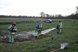 Brandweer gebruikt hooivorken bij blussen brand