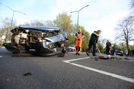 Veel schade bij botsing in Huizen