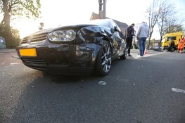 Veel schade bij botsing in Huizen