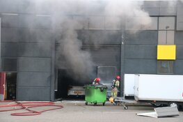 Veel schade na brand bij rijschool in Bussum