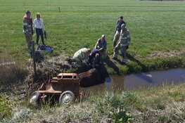 Paard en wagen raken te water in Eemnes