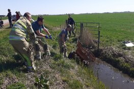 Paard en wagen raken te water in Eemnes