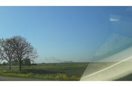 Brand in vrachtwagen vol PVC buizen op A27 bij Blaricum