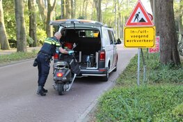 Scooterrijder komt lelijk ten val in Blaricum