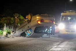 Auto slaat over de kop in Nederhorst Den Berg