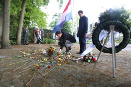 Huizer burgemeester herdenkt de oorlogsslachtoffers