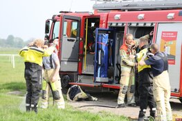 Brandweer redt paard uit benarde situatie in Weesp