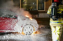 Auto door brand verwoest in Hilversum