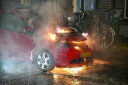 Auto door brand verwoest in Hilversum