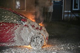 Auto door brand verwoest in Hilversum
