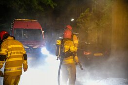 Auto door brand verwoest in Hilversum