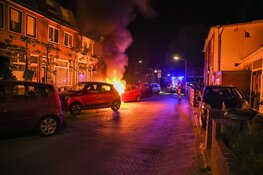 Twee auto's in vlammen op in Hilversum