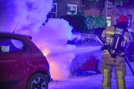 Twee auto&#39;s in vlammen op in Hilversum