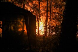 Felle brand verwoest caravan op Hilversumse camping
