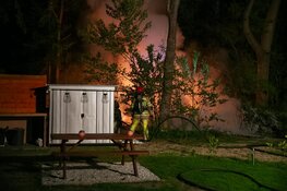 Felle brand verwoest caravan op Hilversumse camping