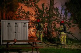 Felle brand verwoest caravan op Hilversumse camping