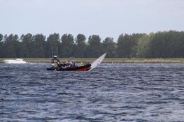 Zeilboot omgeslagen op Gooimeer
