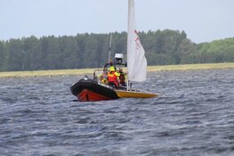 Zeilboot omgeslagen op Gooimeer