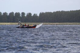 Zeilboot omgeslagen op Gooimeer