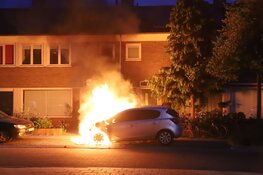 Auto brandt uit in Bussum