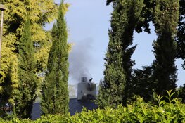 Flinke brand in dak in Bussum