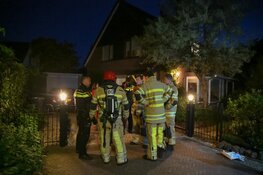 Brandend object op auto gegooid in Blaricum