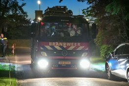 Brandend object op auto gegooid in Blaricum