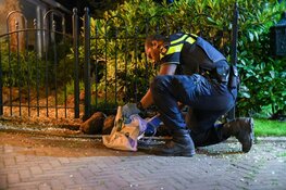 Brandend object op auto gegooid in Blaricum