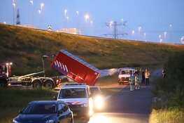 Grote zoekactie van politie in bos bij Muiden