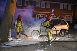 Auto gaat in vlammen op in Hilversum