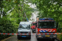 Persoon vast in hoogwerker